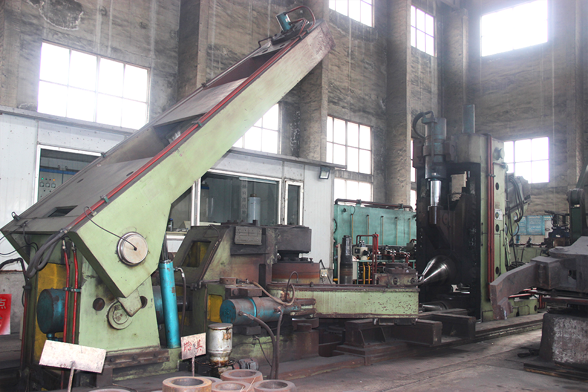 D53K-2500 徑軸向數控輾環機